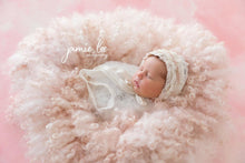 Load image into Gallery viewer, *PRE ORDER* Deluxe Curly 70-75cm -Wrap Around Rug
